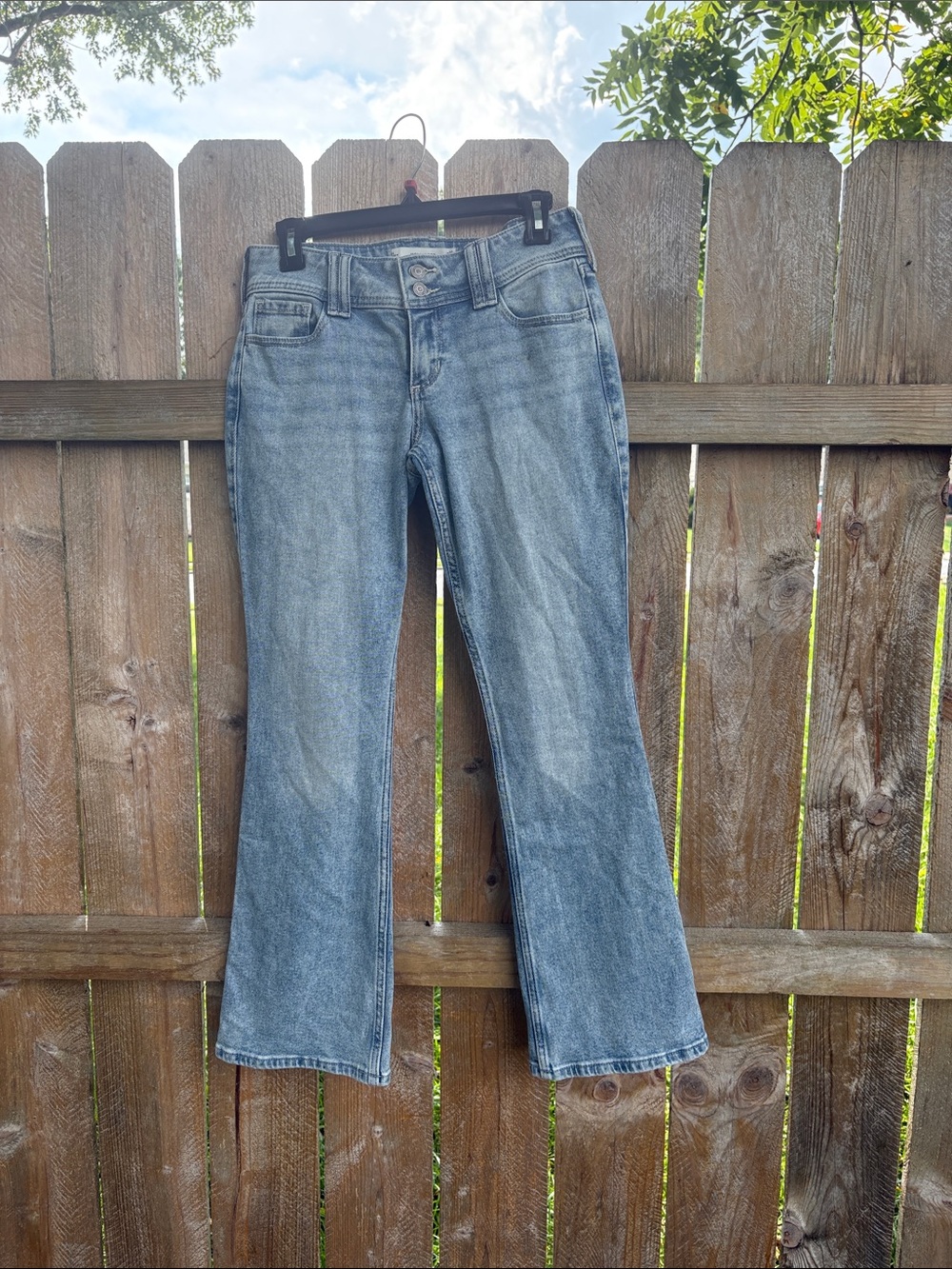 Hollister Classic Boot Cut Jeans. Like new but has a tiny spot on front, see pic